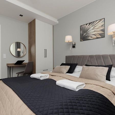 Stunning Family Apartment Ursynow With Parking & Balcony By Noclegi Renters Warszawa Eksteriør billede