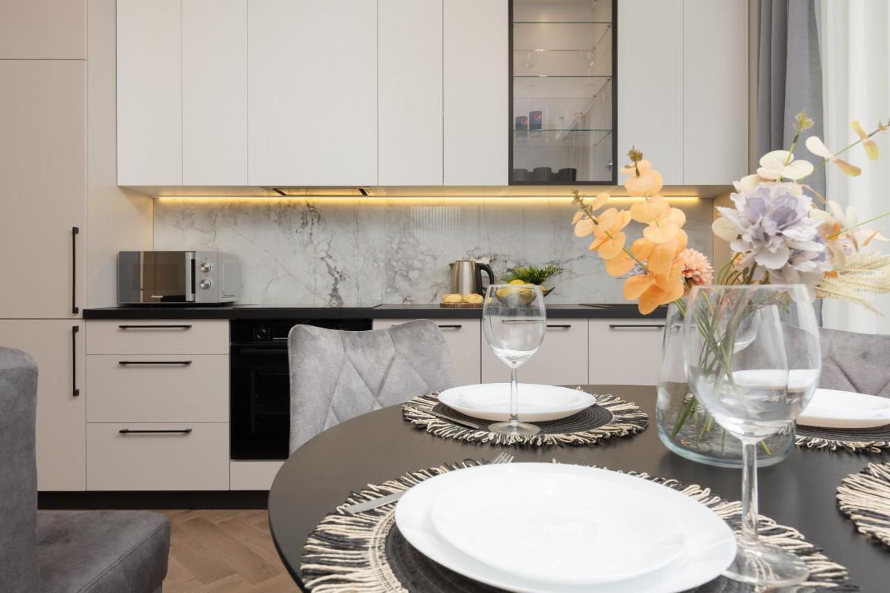 Stunning Family Apartment Ursynow With Parking & Balcony By Noclegi Renters Warszawa Eksteriør billede