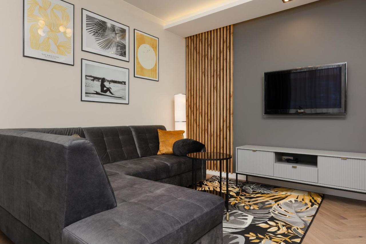 Stunning Family Apartment Ursynow With Parking & Balcony By Noclegi Renters Warszawa Eksteriør billede